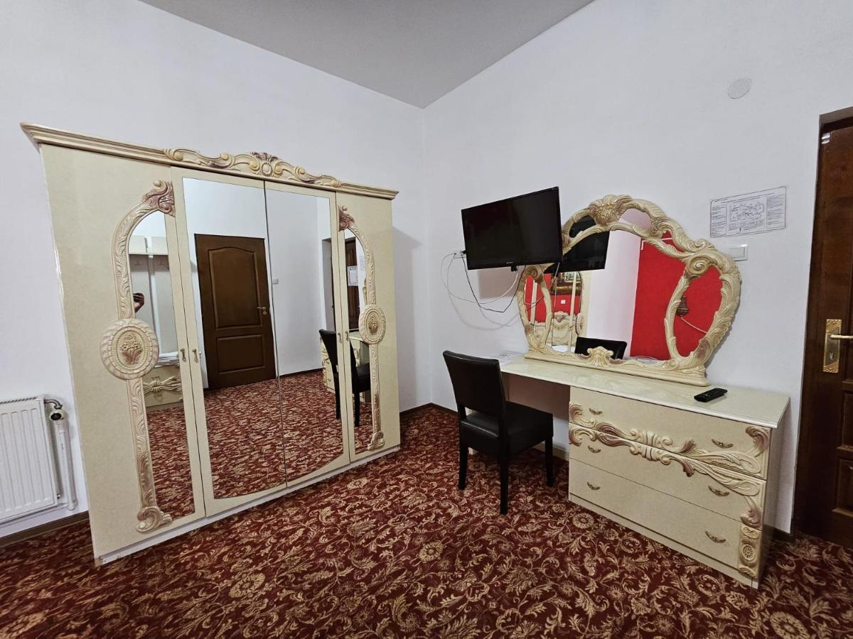 Pensiunea Crown Royal Алба-Юлия Экстерьер фото